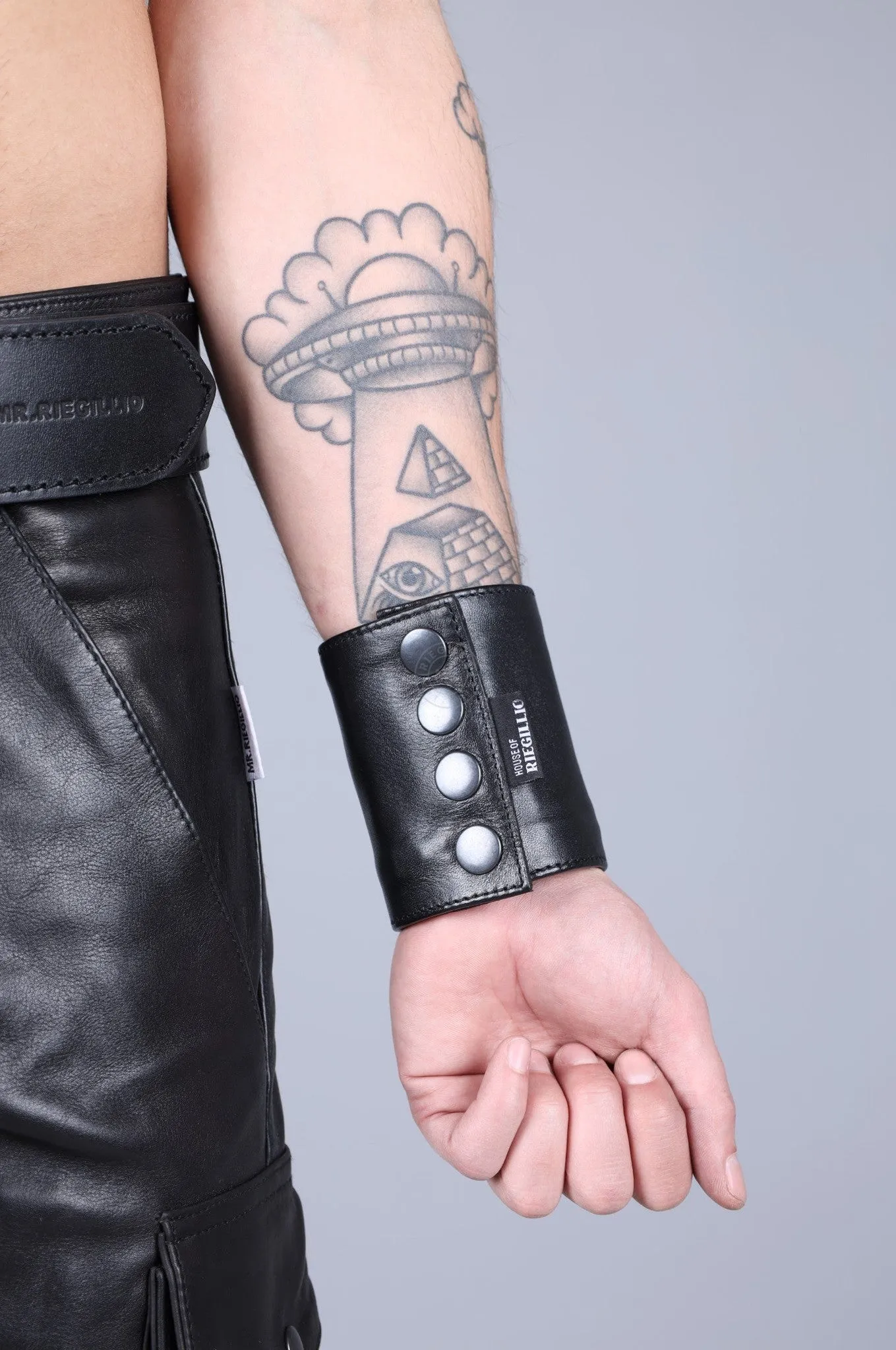 Black Leather Puppy Wrist Wallet - Jeans Blue