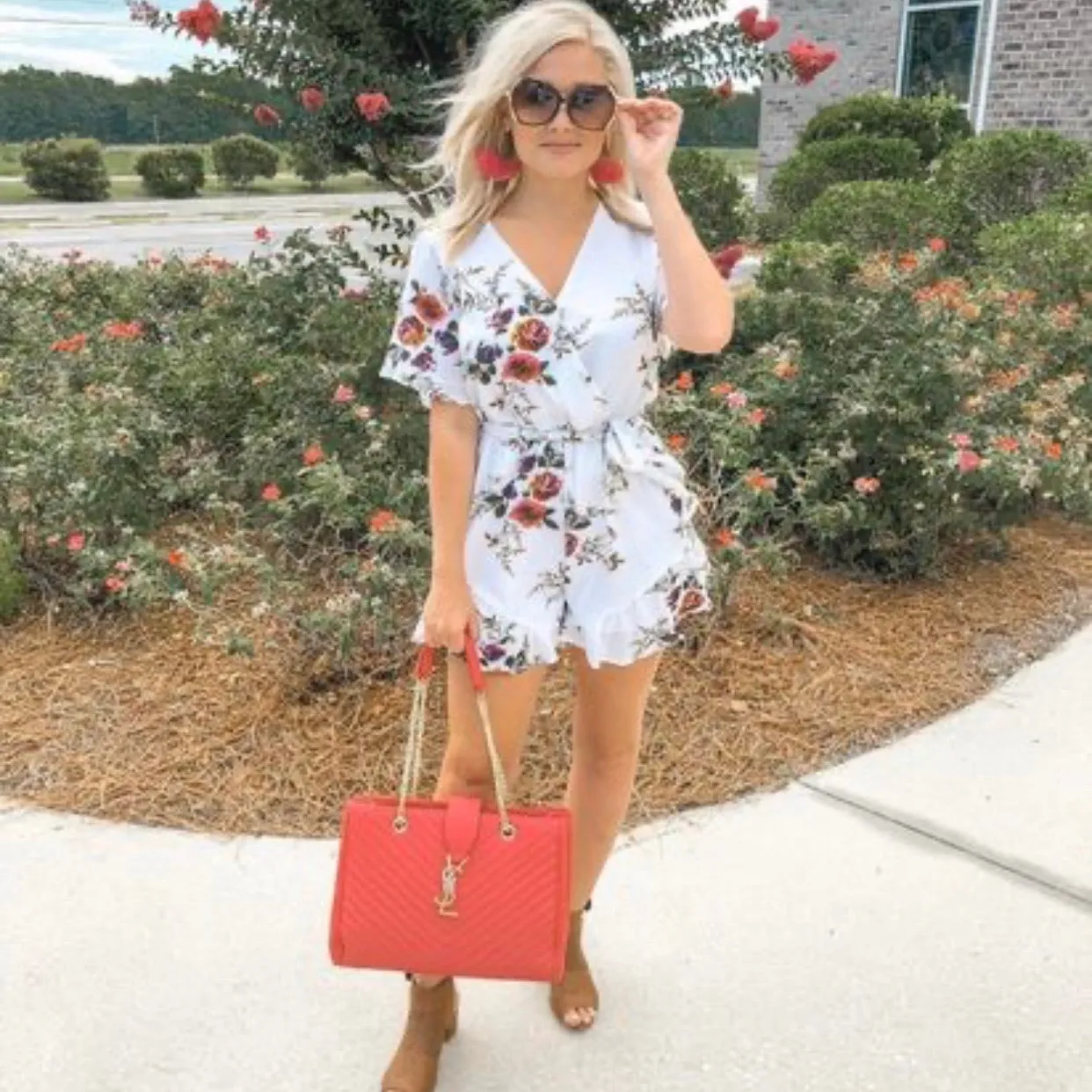 Davi & Dani Floral Belted V-Neck Front Snap Romper- Size S