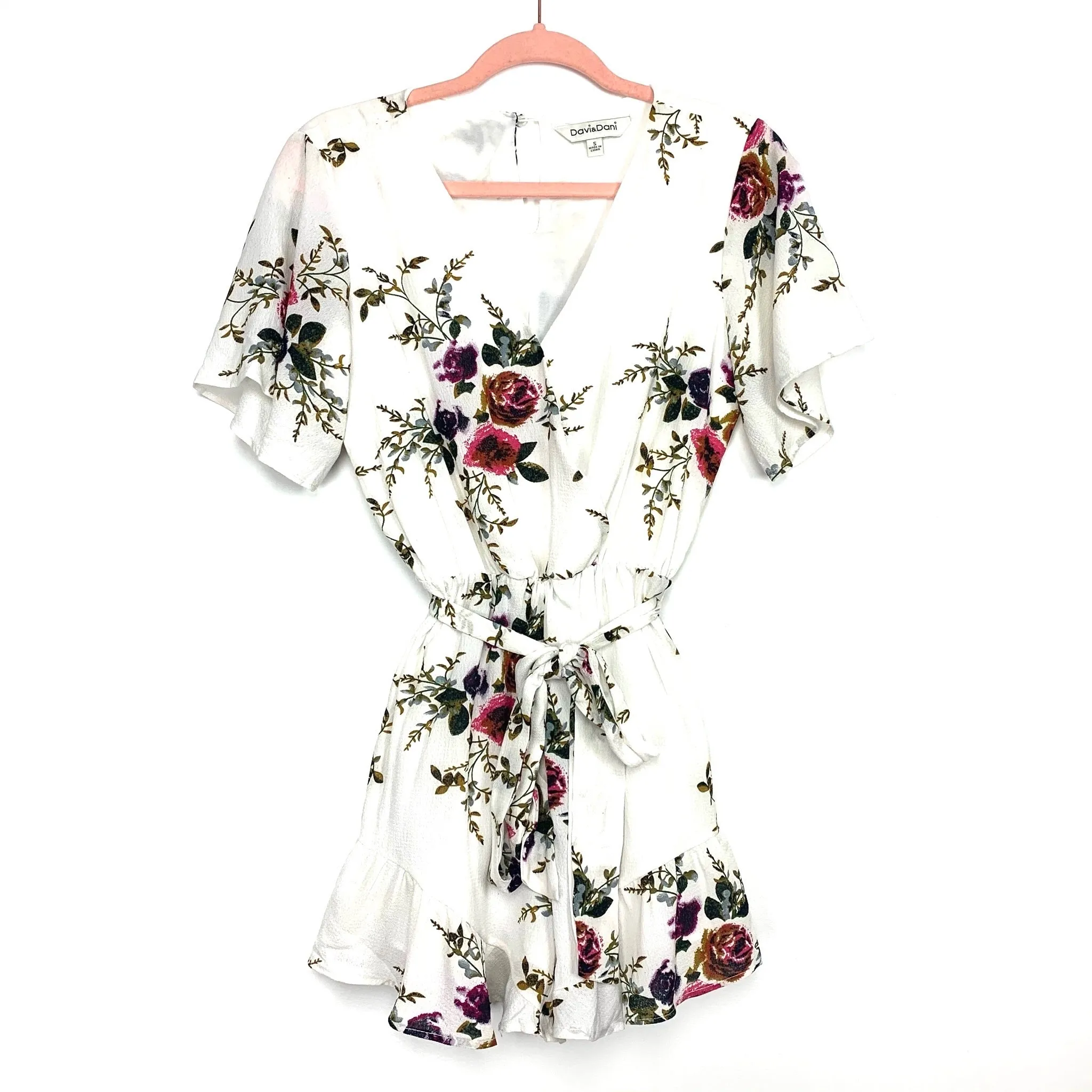 Davi & Dani Floral Belted V-Neck Front Snap Romper- Size S