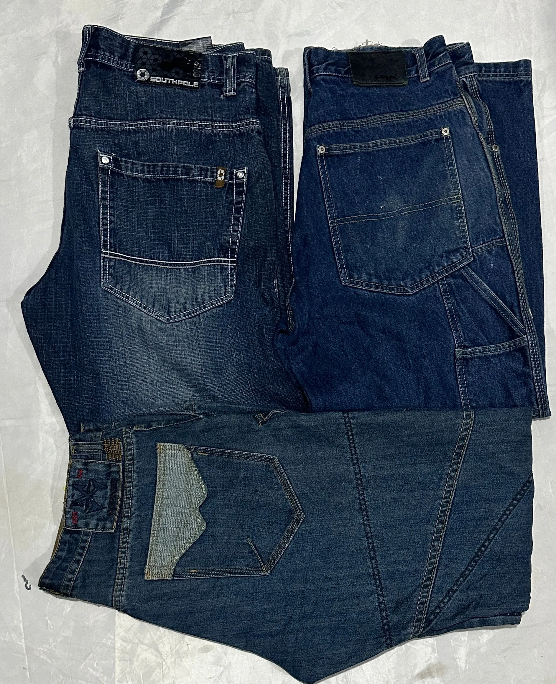 Hip-hop Hornet jeans, Kani jeans, God Body, Southpole, Sean John, Big Star, International Bodies, Madonna, Banaroo, Overgame, Le Jean de, Fubu, Pelle Pelle, Karl Kani, Rocawear, Q jeans, Miskeen, Drunk Pink, 19 pieces