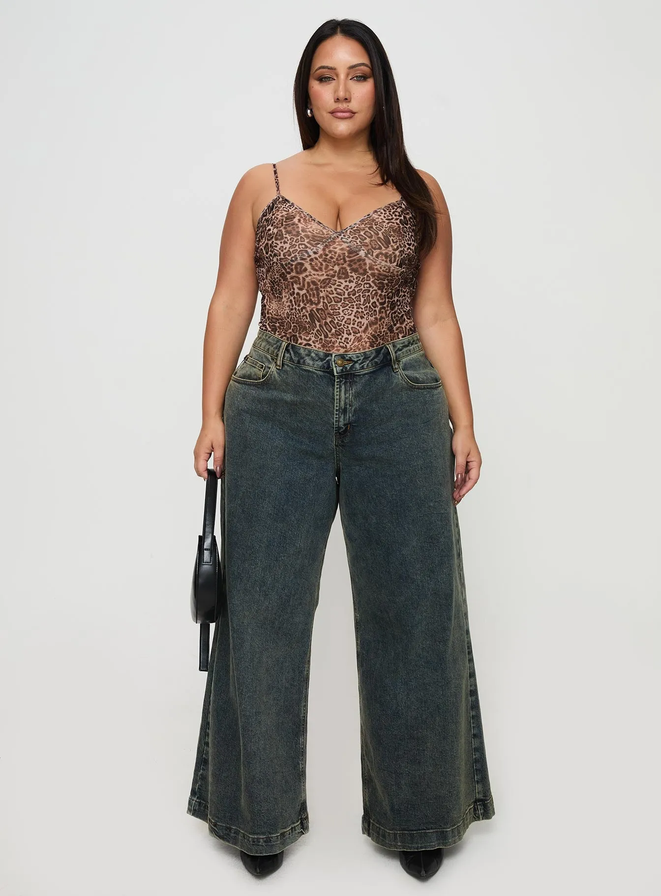 Ziggie Low Rise Ultra Baggy Jeans Antique Wash Curve