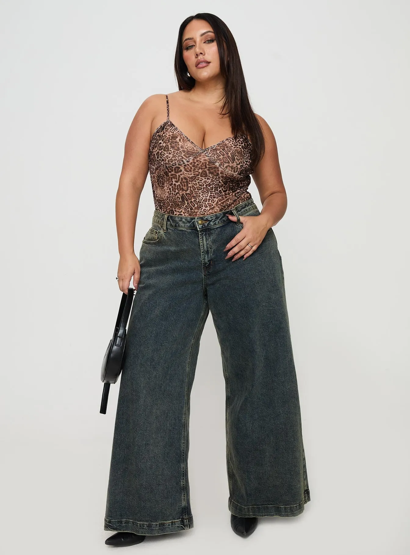 Ziggie Low Rise Ultra Baggy Jeans Antique Wash Curve