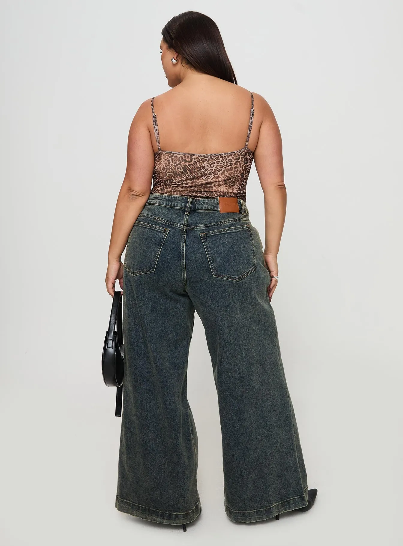 Ziggie Low Rise Ultra Baggy Jeans Antique Wash Curve